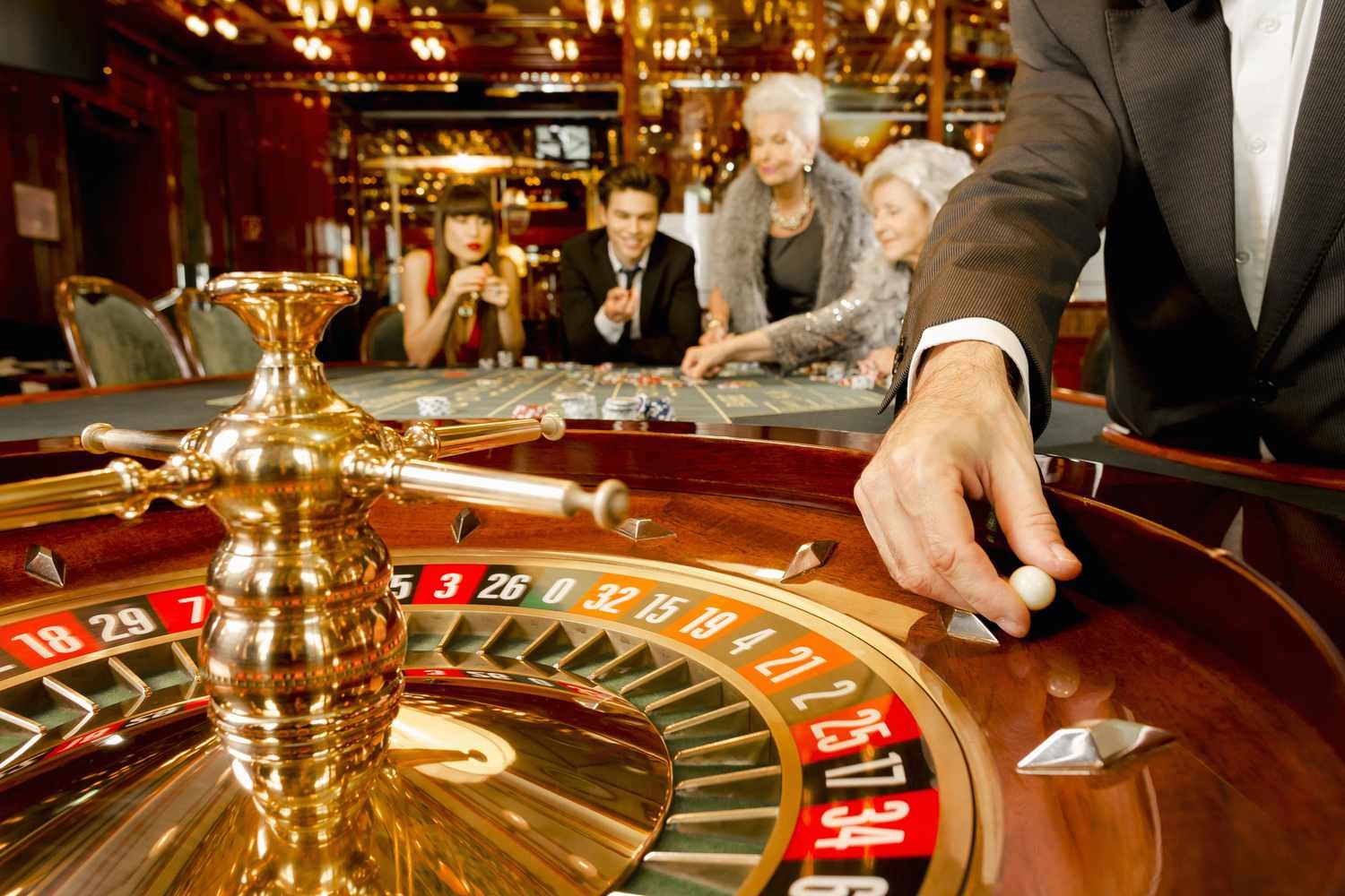 Overview of 777 scatter game categories and sports betting sections on mobile
